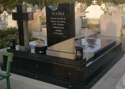 Monument funerar granit negru 2